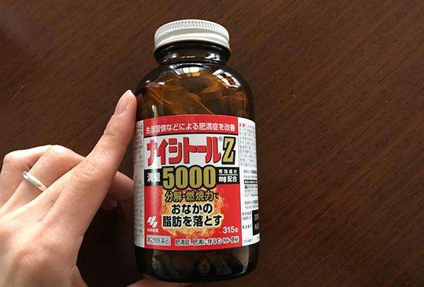 Viên Giảm Cân Naishitoru Z 5000 Nhật Bản là sản phẩm hỗ trợ giảm cân được nghiên cứu và sản xuất tại Nhật Bản với thành phần từ thiên nhiên 100%