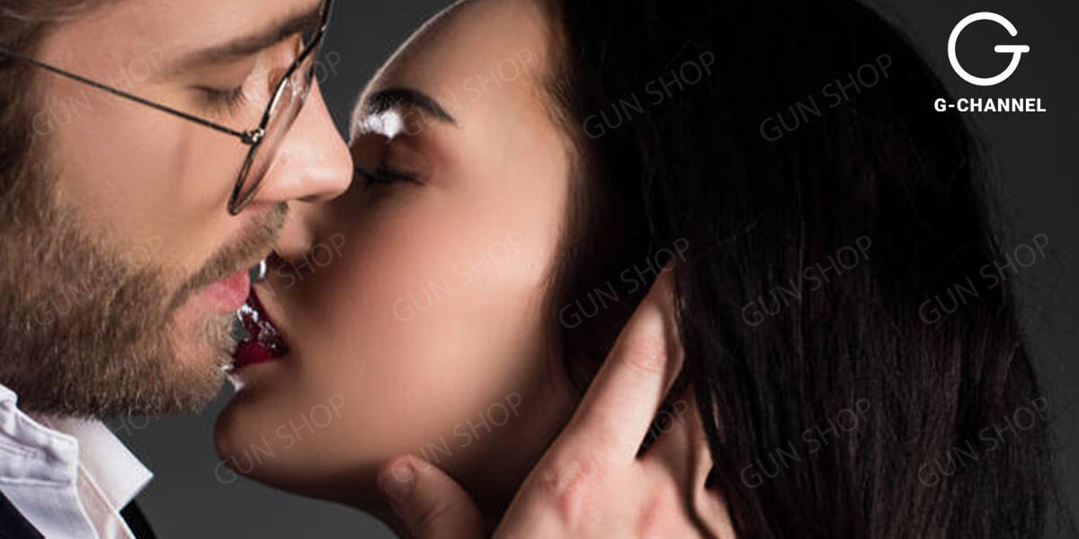 Tại sao đàn ông thích hôn lưỡi?