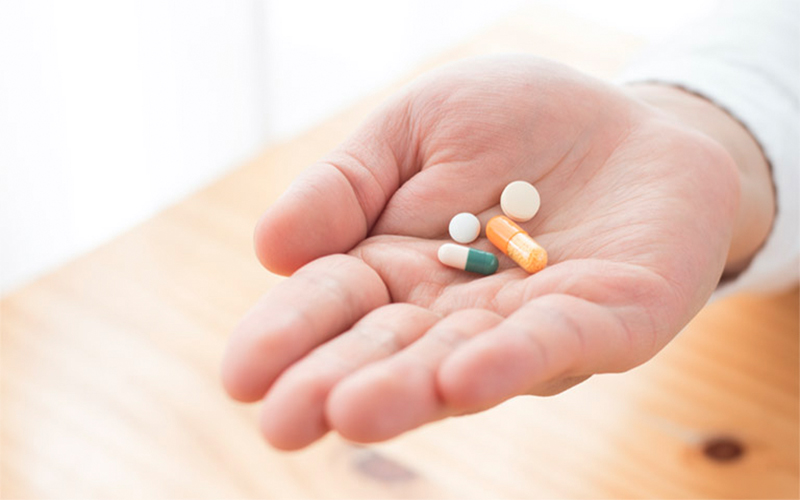 Các loại kháng sinh, vắc xin giúp tăng cường hệ miễn dịch và đào thải virus HPV ra khỏi cơ thể và một số loại thuốc bôi có tác dụng phá hủy các mô tế bào ở bề mặt da