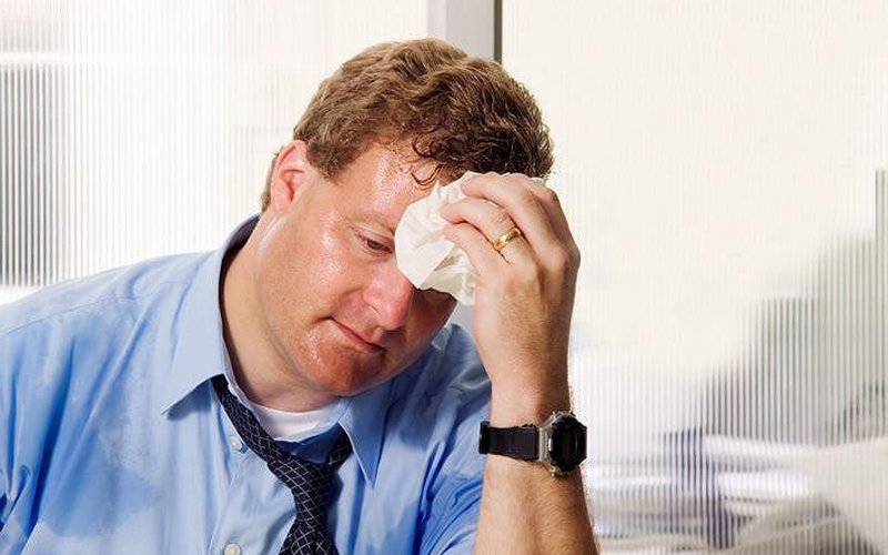 Tránh hoạt động nhiều và làm việc quá sức