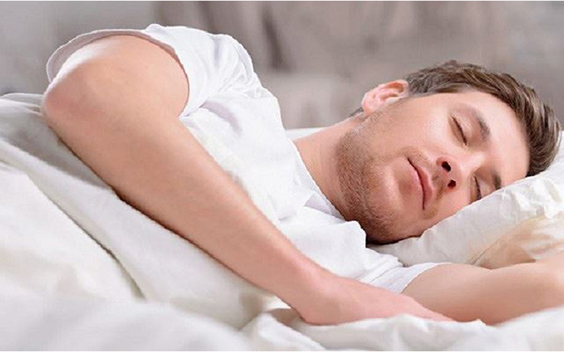 Ngủ đủ giấc khiến cho các cơ quan có thời gian tái tạo năng lượng và nghỉ ngơi, da dẻ và tóc có đủ thời gian để nuôi dưỡng và nạp thêm chất để khỏe mạnh